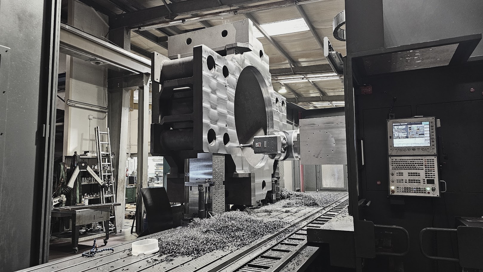 Fresada de carcassa industrial amb CNC